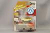 Johnny Lightning 1975 Volkswagen Super Beetle Convertible Cream 1/64