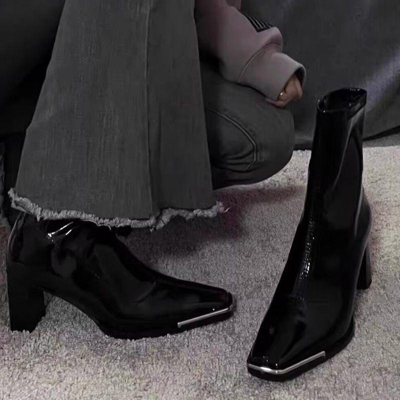 Лаковая кожа короткие ботинки женские высокий каблук толстый каблук универсальные 2025 новая модель Jue Jue Zi европейский и американский осень и зима Мартин б