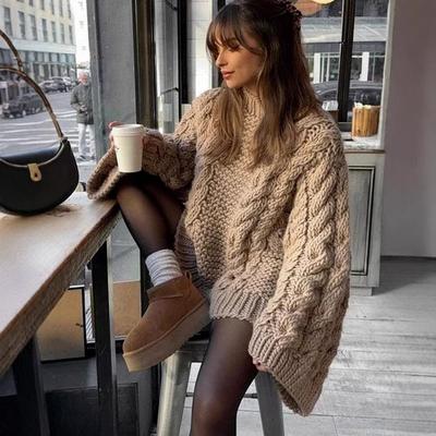 Популярный женский свободный свитер с круглым вырезом и расклешенными рукавами