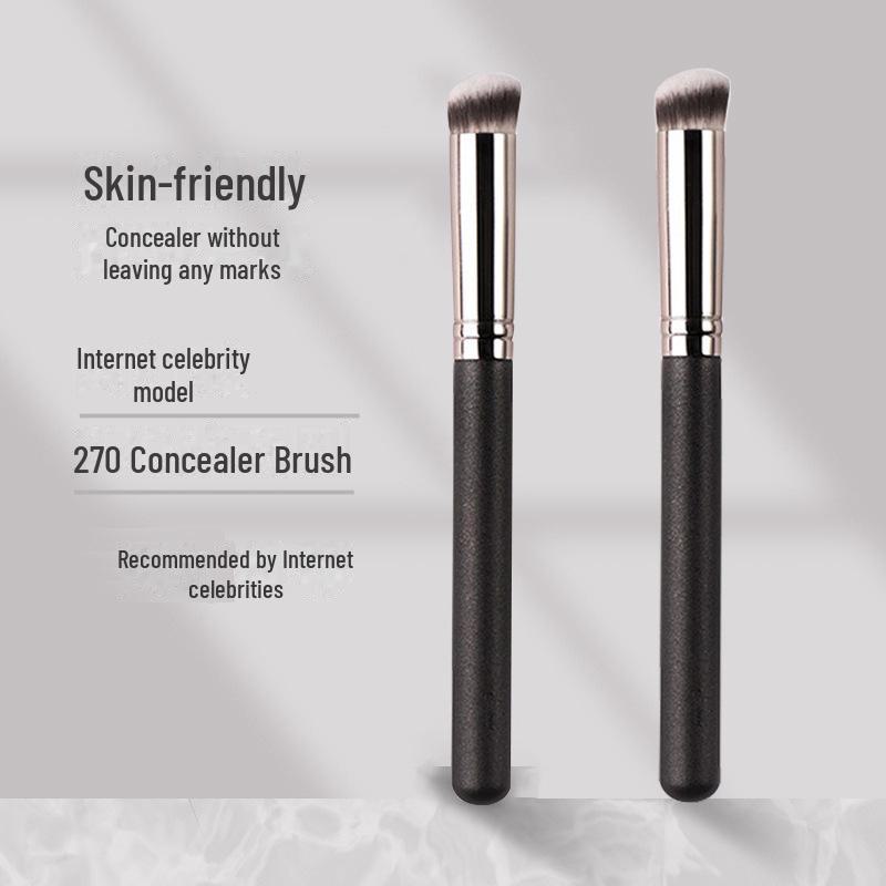 Мягкая кисть для нанесения тональной основы и консилера 270 – плоская квадратная кисть с волокном для легкого нанесения