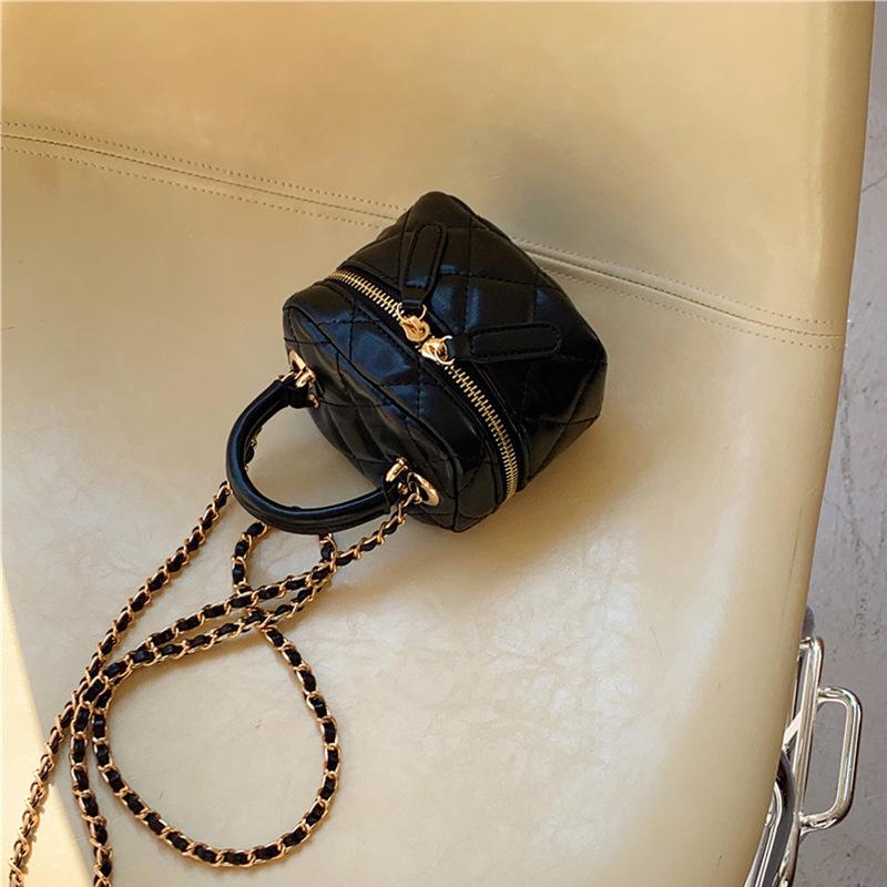 Маленькая женская сумка-сумка Новая мини-сумка через плечо Маленькая парфюмерная помада с бриллиантовой цепочкой Красная сумка-коробка