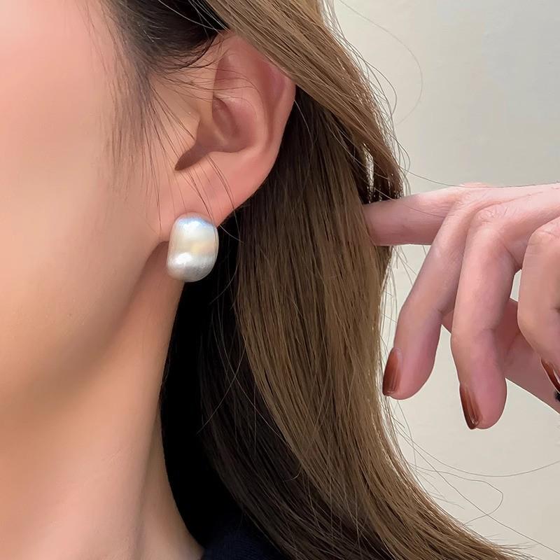 Серьги-пусеты из матового серебра 925 пробы в форме капли с текстурой в холодном стиле