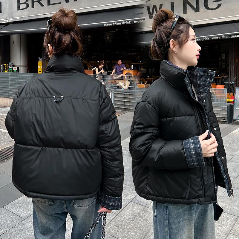 Хлопковая теплая куртка с контрастной клеткой и воротником-стойкой, короткая, утолщенная