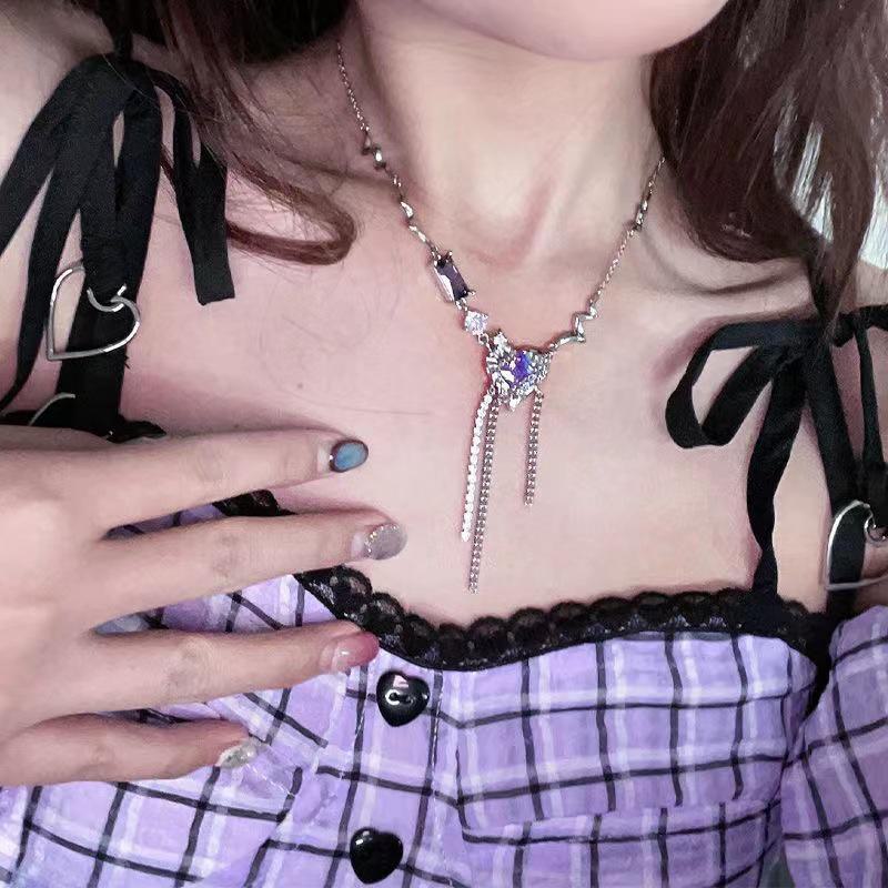 Многослойное циркониевое ожерелье и молочно-бело-голубые серьги Love: Элегантный и шикарный комплект цепочек на ключицу