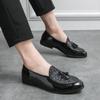Модные мужские кожаные лоферы с кисточками, повседневная обувь для отдыха на природе, модные мужские туфли для вождения, мужские туфли на плоской подошве, свадебные туфли для мужчин