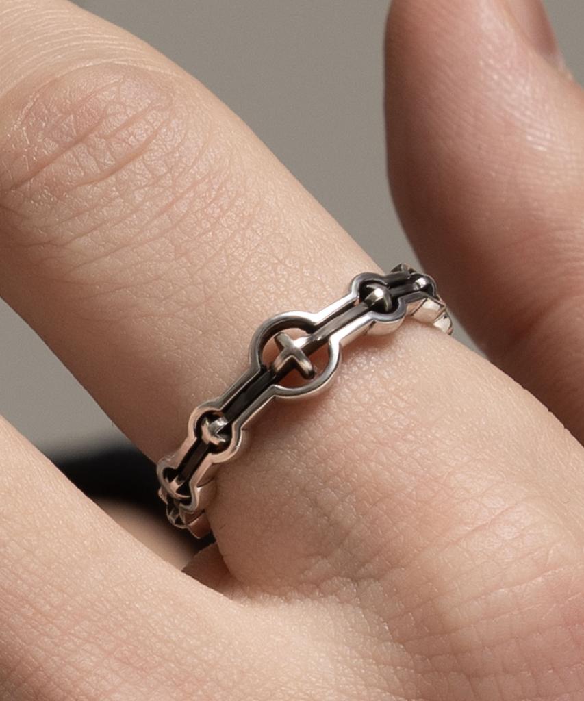Кольцо Vivus Trinitas из античного серебра
