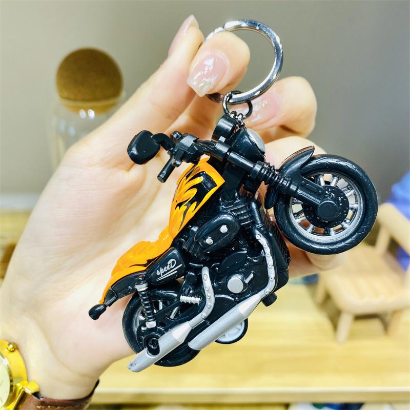 Фигурка мотоцикла в стиле хип-хоп, брелок для ключей, автомобильный кулон, мультяшная сумка, подвесное украшение