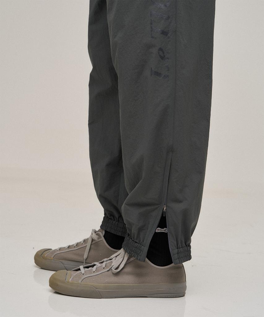 LE TIGRE Breeze Training Pants (Khaki Gray)