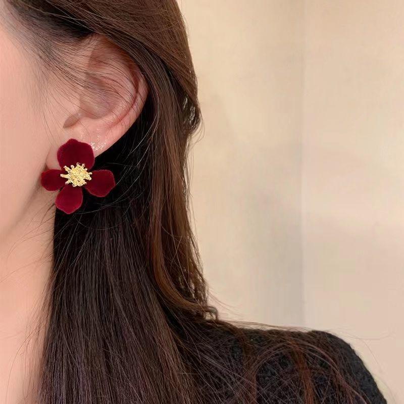 Retro Red Earrings for Women, Niche Design, High-end Small Fragrance Style Earrings, Flower Earrings