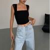 Женские топы Черная внешняя майка с квадратным вырезом Нишевый дизайн Тонкая короткая майка с широкими бретелями