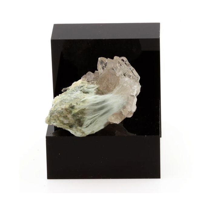 Quartz fumé et Byssolite 195.6 carats