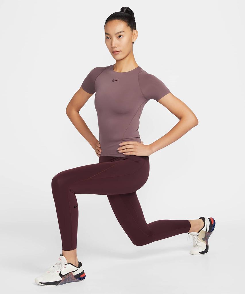 Nike Универсальная футболка с коротким рукавом Dri-Fit W - Тату: Бордовый Крэш / Io1272-502