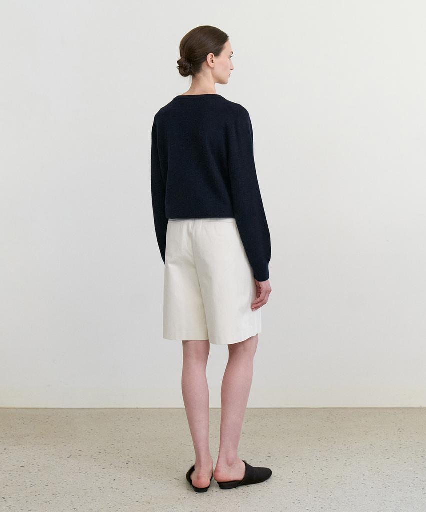 STEP AROUND Front Tuck Bermuda Cotton Pants_Cream