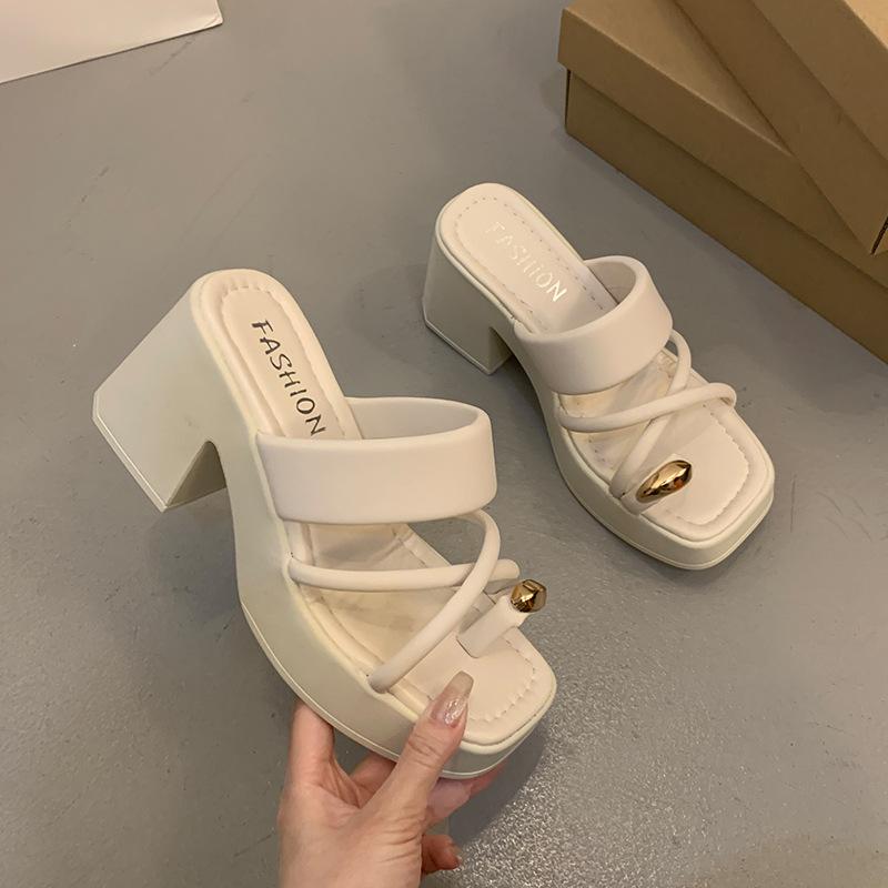 Большой размер крутые шлепанцы на высоком каблуке лето 2025 новая мода набор носок толстая подошва нескользящие повседневные шлепанцы на высоком каблуке тренд