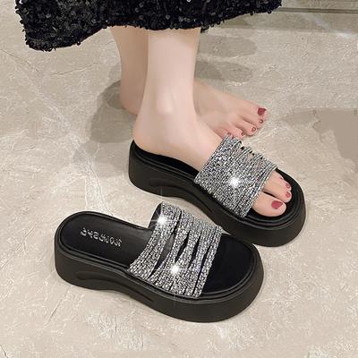 Модная обувь, блестящие шлепанцы, домашние тапочки, шлепанцы на платформе, женские модные желе 2025 лето, роскошные мягкие повседневные хрустальные тапочки для отдыха