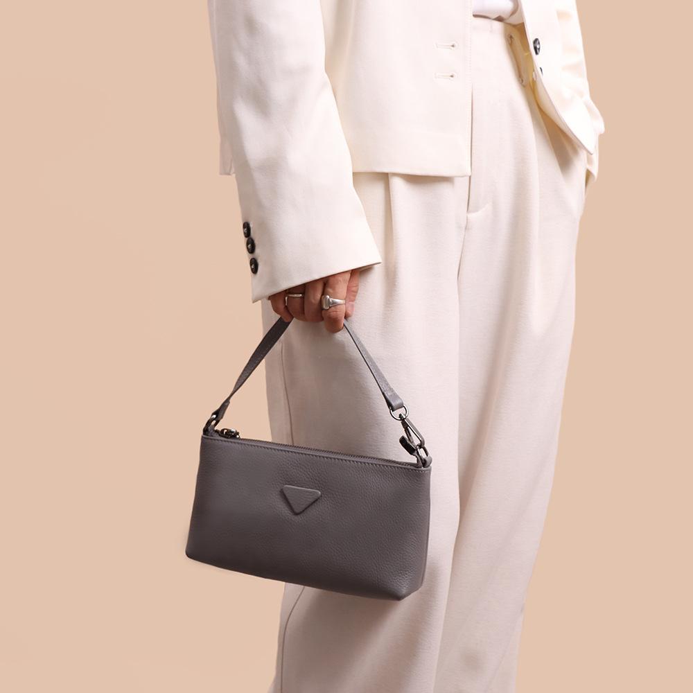 Модная маленькая квадратная сумка большой вместимости женская 2025 новая простая на плечо через плечо универсальная ручная сумка для поездок