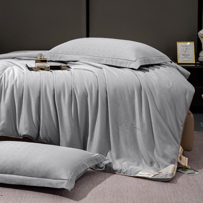 Grace 100% Mulberry Silk Jacquard Quilt