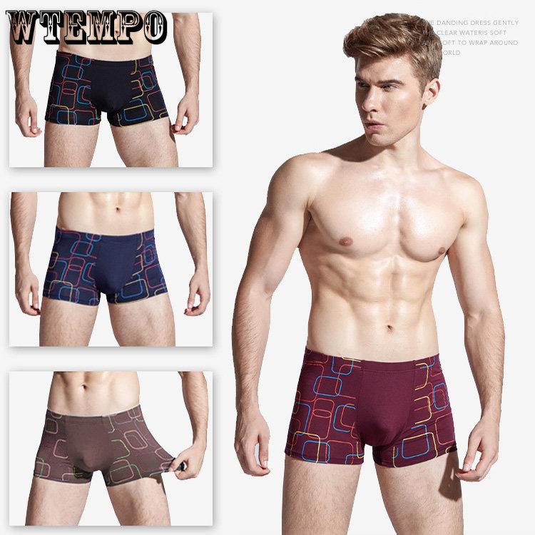 Мужские спортивные трусы-боксеры из 4 предметов. Удобные и дышащие трусы-боксеры большого размера с принтом.