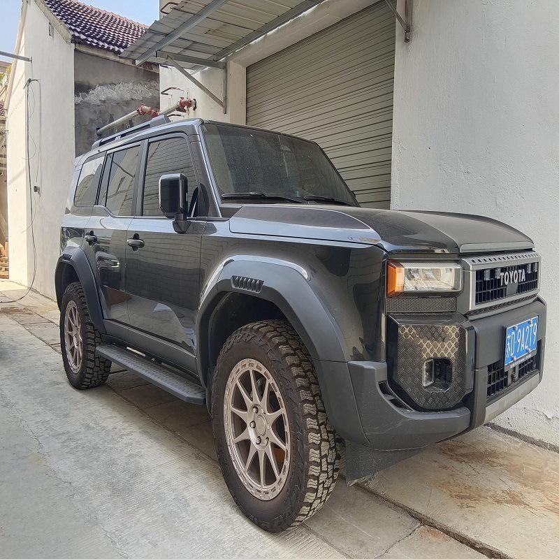 Toyota Land Cruiser Prado LC250 Расширители крыльев Колесные арки: Индивидуальная модификация, расширенная и утолщенная для улучшенной установки