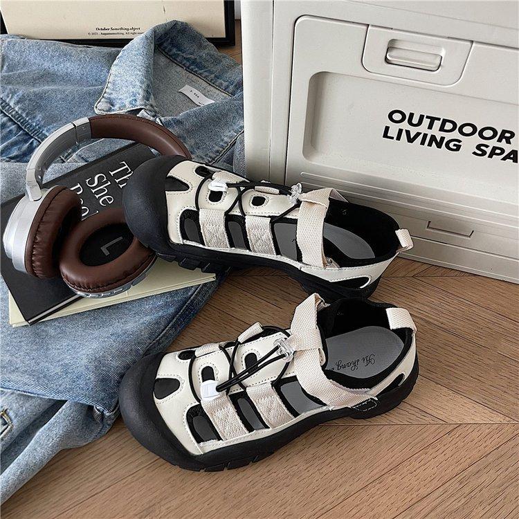 Римские сандалии на платформе женские летние 2025 года, новая верхняя одежда, модная обувь для папы, популярная повседневная обувь с отверстиями, прилив