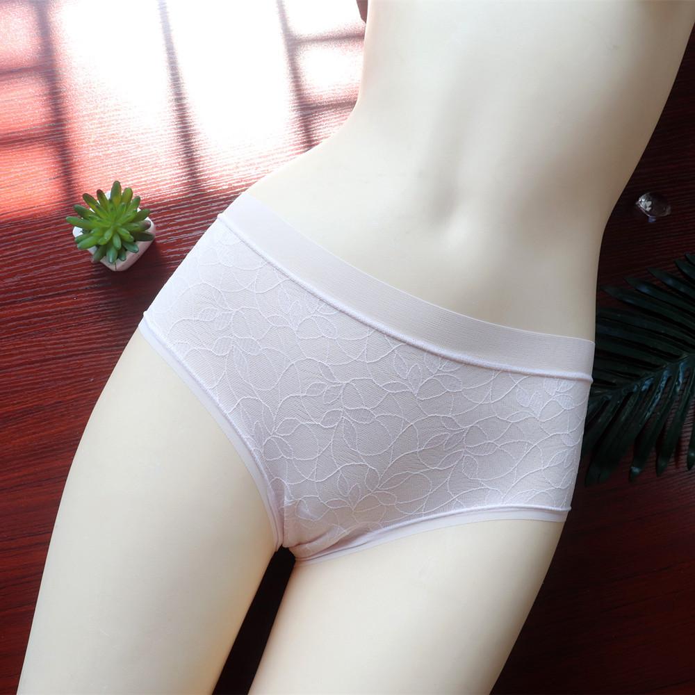Plus Size Women's Anti-bacterial Seamless Lace Breathable Mid Waist Pure Cotton Briefs