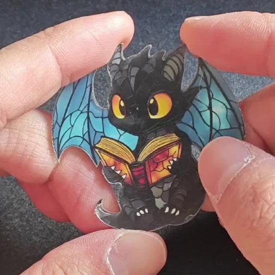 2D Акриловая Брошь-Пин Книга Дракон Очаровательный Крылатый Дракон Значок Милый Фэнтези Литературный Подарок для Читателей Книголюбов Коллекционеров