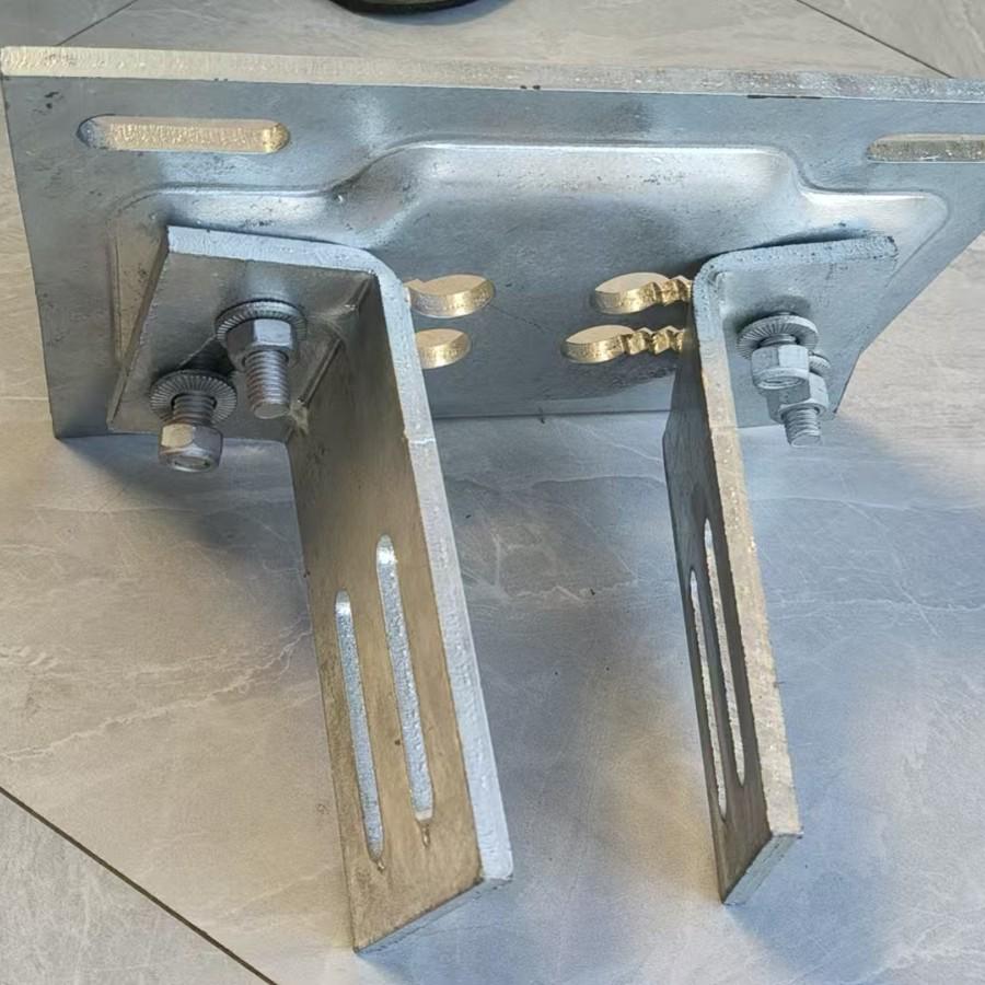 Оцинкованная горячим способом стальная закладная деталь для навесной стены с отверстиями - конструктивный элемент мостовой опоры