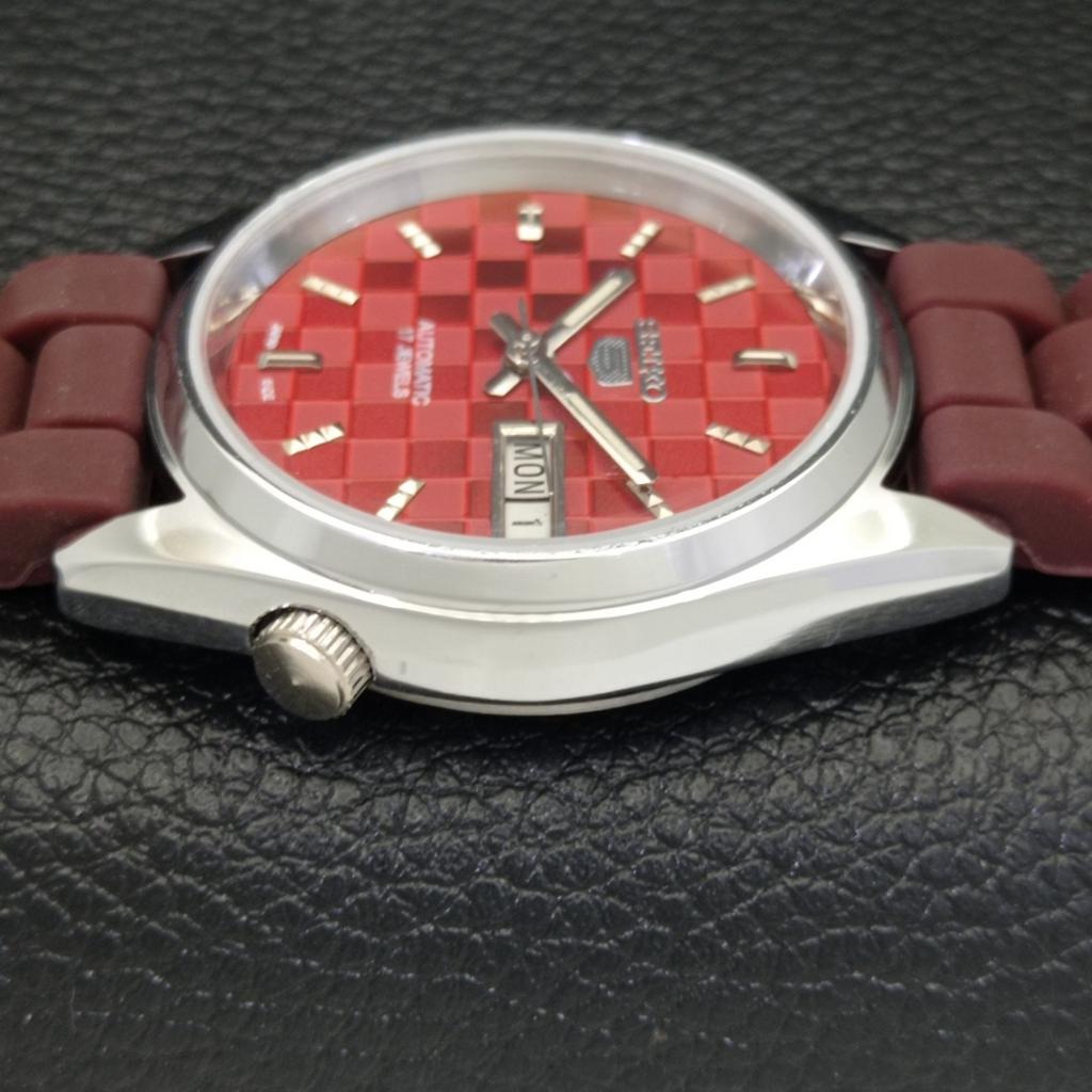 ВОССТАНОВЛЕННЫЕ МУЖСКИЕ АВТОМАТИЧЕСКИЕ ЧАСЫ SEIKO 5 СДЕЛАНО В ЯПОНИИ КРАСНЫЙ ЦИФЕРБЛАТ ЗАКАЗНЫЕ a440110-2 QV90-a440110