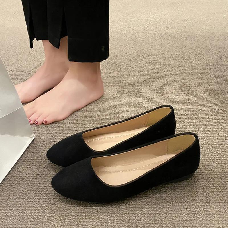 Весенние новые замшевые женские туфли Уличная нескользящая обувь с острым носком Повседневные универсальные туфли Модные удобные женские туфли на плоской подошве
