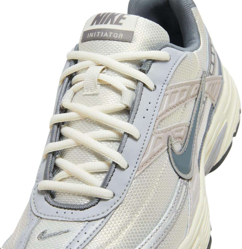 Кроссовки Nike Initiator светлая кость/кокосовое молоко/металлическое серебро/дымчато-серый