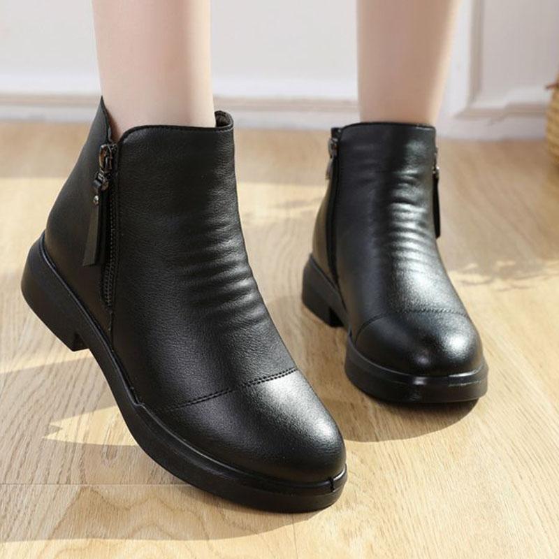 Кожаные сапоги. Женские осенние и зимние короткие сапоги на плоской подошве. Теплые плюшевые противоскользящие женские сапоги.