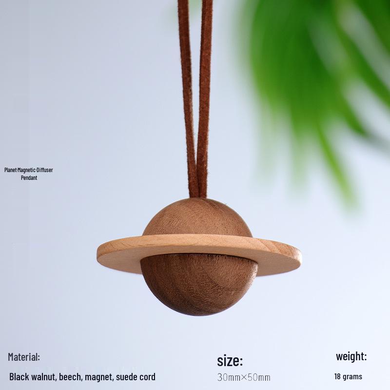 Персонализированный шарм-диффузор «Планета» из черного ореха - Деревянная подвеска для автомобиля или рюкзака