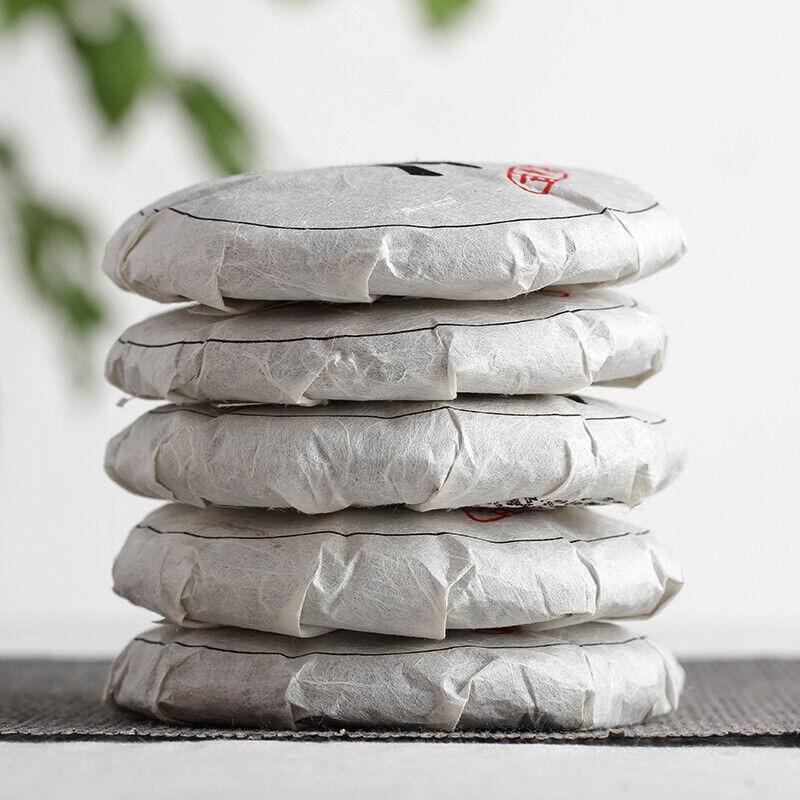 Чай Юньнань Пуэр 50 г Маленький сырой чайный торт Иу Чай с большим деревом