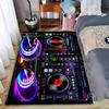 Ковер с узором DJ-микшера и динамика в стиле неонового освещения. Подходит для использования в качестве противоскользящего покрытия для гостиной и спальни, диванов