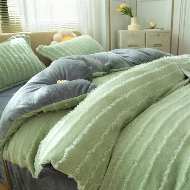 Зимний молочный бархатный комплект из 4 предметов, утолщенное теплое коралловое бархатное покрывало, пододеяльник, однотонное фланелевое постельное белье