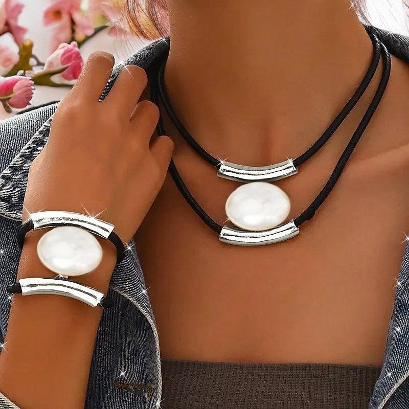 Модные украшения для женщин