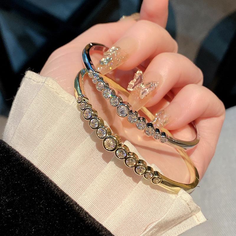 Xiaoxiangfeng Light Luxury Copper Bracelet with Versatile Style and Simple Women's Handpiece