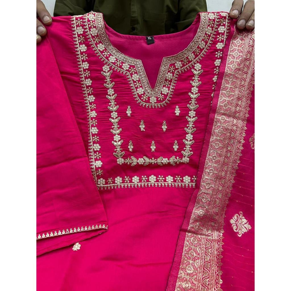Красивый комплект тяжелого костюма с замысловатой ручной вышивкой, плетение Zari . Сочетается с подходящими брюками и пиджаком Dupatta.