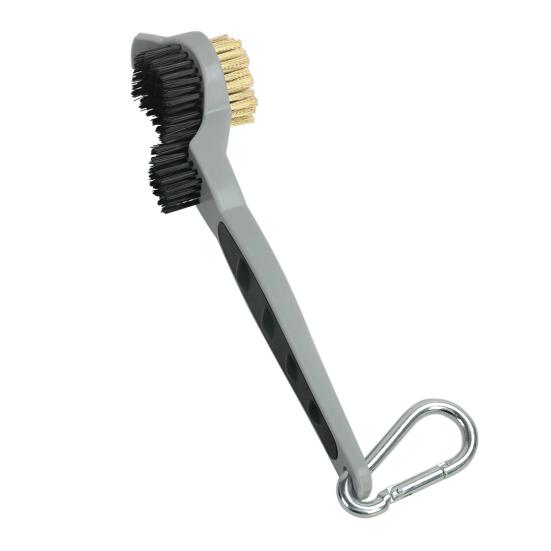 Двухсторонняя щетка для клюшек для гольфа с нейлоновой щетиной, нескользящая ручка, компактный дизайн, портативная быстросъемная щетка для клюшек, скребок для чистки