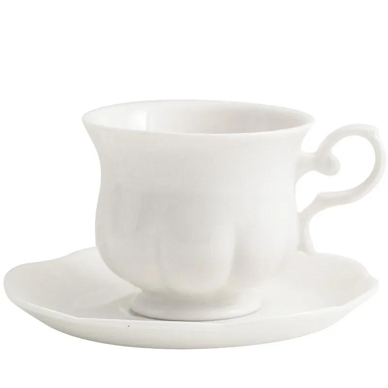 Легкая роскошная кофейная чашка, чисто белая и элегантная кофейная чашка с блюдцем, высококачественная красная чайная чашка, бытовые керамические чашки для воды, сувенир