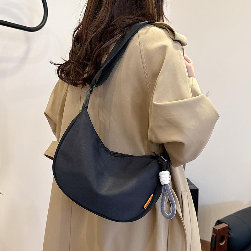 Simple Niche Bag Women's 2025 New Large-capacity Dumpling Bag Autumn Versatile Commuter Women's Bag Messenger Bag