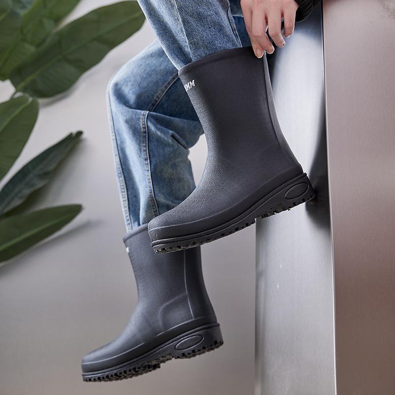 Модные водонепроницаемые легкие резиновые сапоги из ПВХ до середины икры с теплой подкладкой и нескользящим резиновым круглым носком для зимы, лета и осени