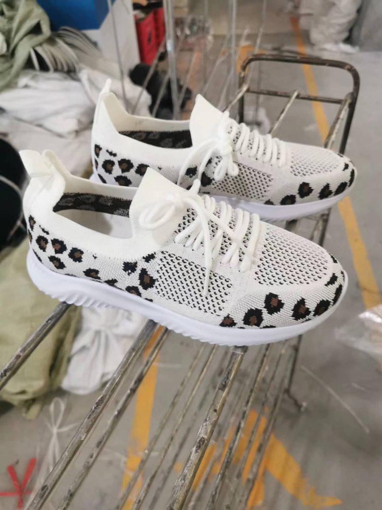 Женские повседневные туфли на танкетке из материала Flyknit с леопардовым принтом больших размеров - Коллекция весна/осень 2023