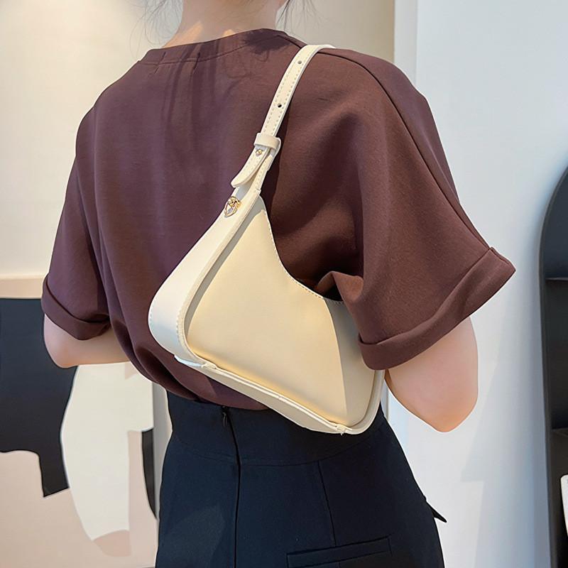 Fashionable Medium-sized Crossbody Bag With Magnetic Closure For Everyday Use