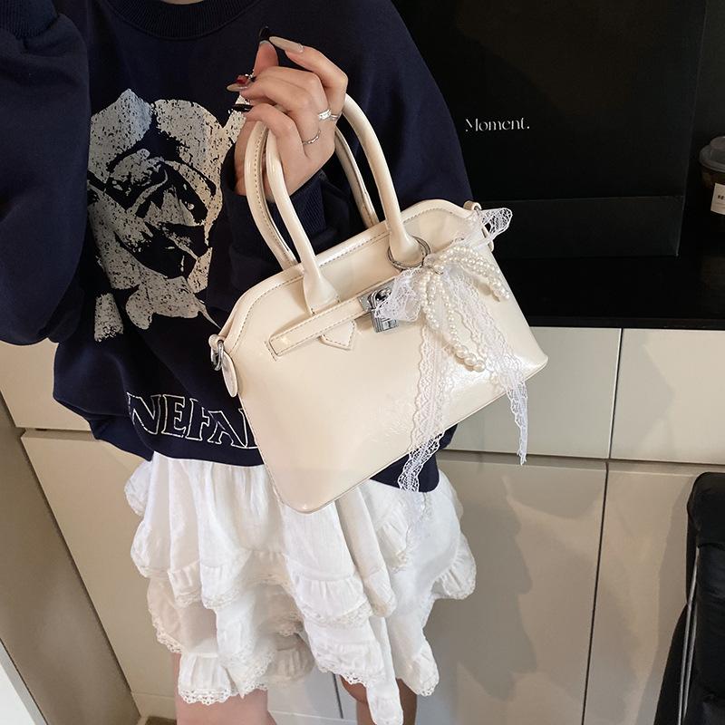 Super Fire Small Bag Women's Spring and Summer 2025 New Versatile Shoulder Messenger Bag Casual Niche Design Portable Leisure Bag