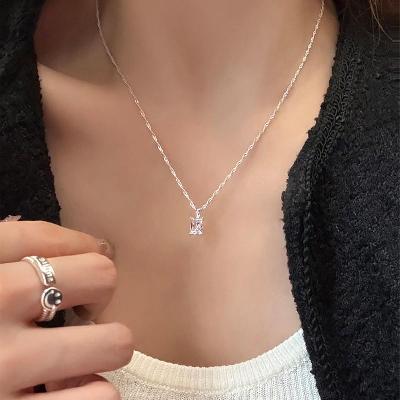 Womens Rhombus Zircon Necklace Water Wave Chain Minimalist Fashion Commuter Style Clavicle