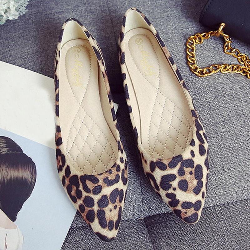 Женские модные туфли на плоской подошве с леопардовым принтом, женские туфли на одной платформе с неглубоким носком, популярные женские туфли из флока с острым носком на плоской подошве без шнуровки