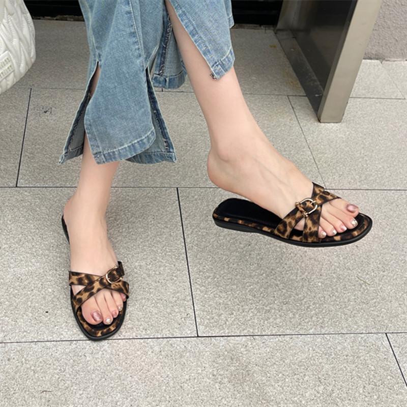 Модные шлепанцы Fashion Bailamos Brand New для женщин, модные шлепанцы с леопардовым принтом, на плоской подошве, для улицы, для платья, для отпуска, повседневные шлепанцы, пляжная обувь