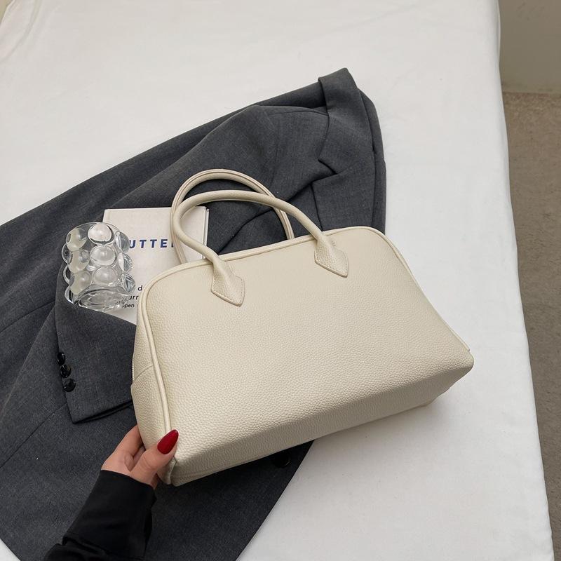 Fashion Portable Pillow Bag Women 2025 New Large Capacity Trend Bowling Bag Foreign Style Shoulder Armpit Bag