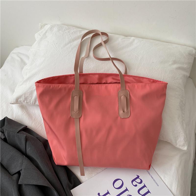 Large Womens Shoulder Bag Made Of Oxford Fabric With Zipper Closure For Casual Outings